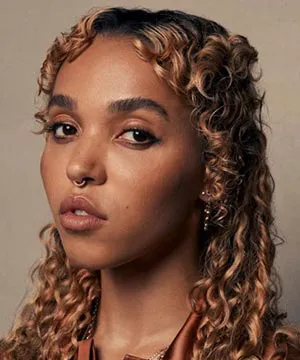 FKA twigs (Талия Дебретт Барнетт)