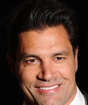 Ману Беннетт (Manu Bennett)