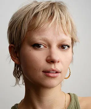 Элли Даклс (Ellie Duckles)