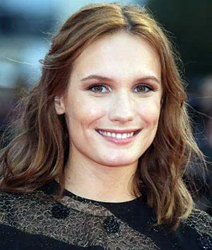 Ана Жирардо (Ana Girardot)