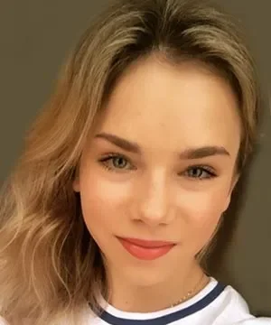 Алиса Ефимова (фигуристка)